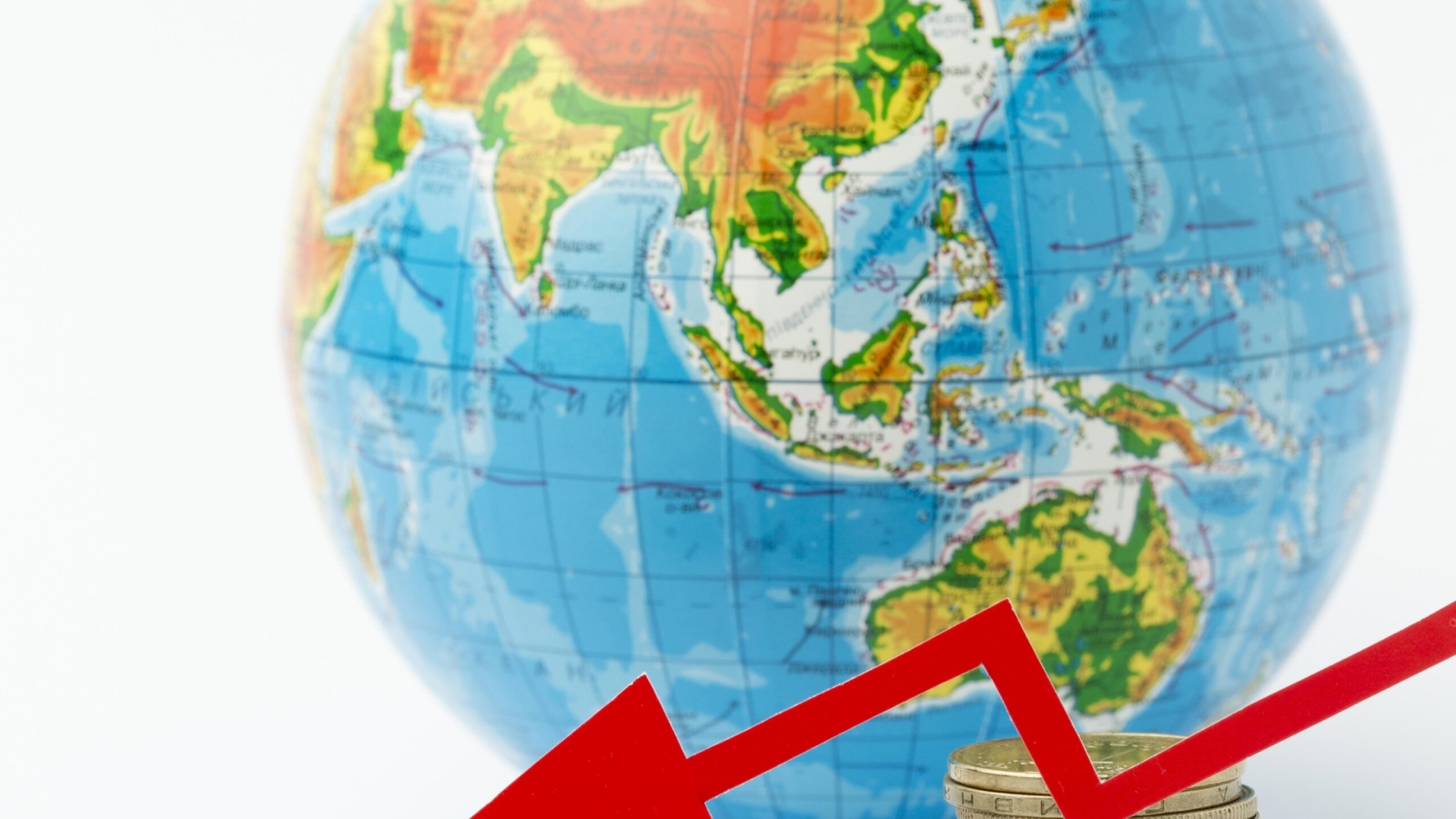 concept-global-economy-pile-coins